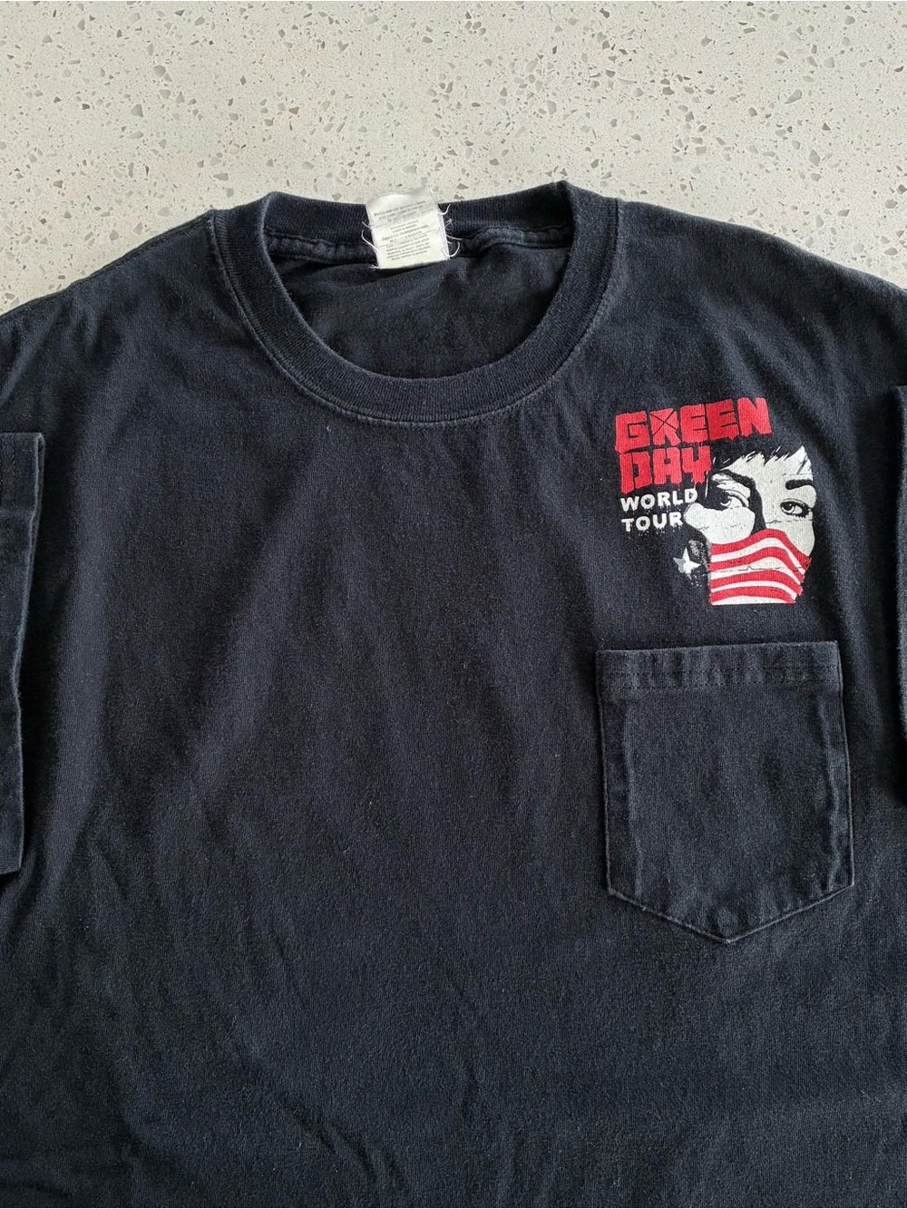 A3 - VINTAGE 00s GREEN DAY WORLD TOUR ROCK BAND Y2K T SHIRT